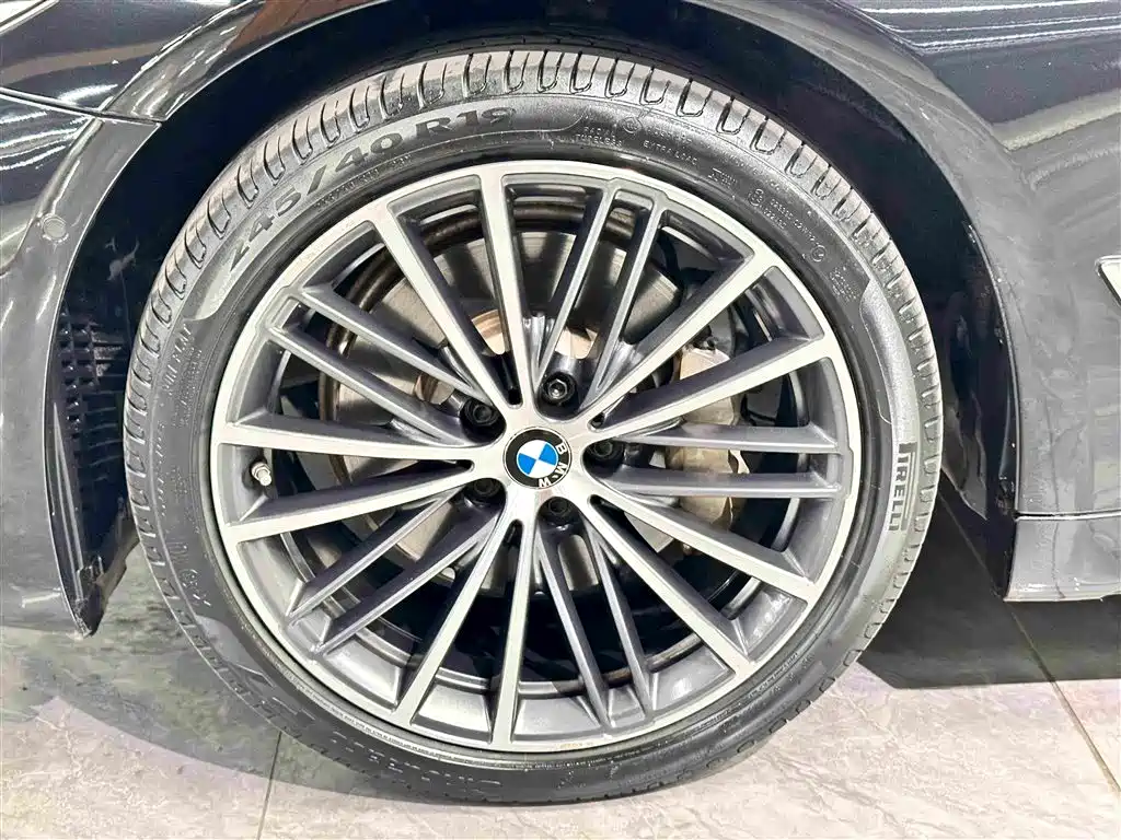 BMW 5 Series 2020 — фото 23