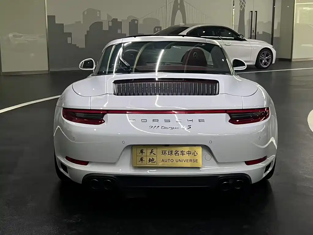 Porsche 911 2019 — фото 16