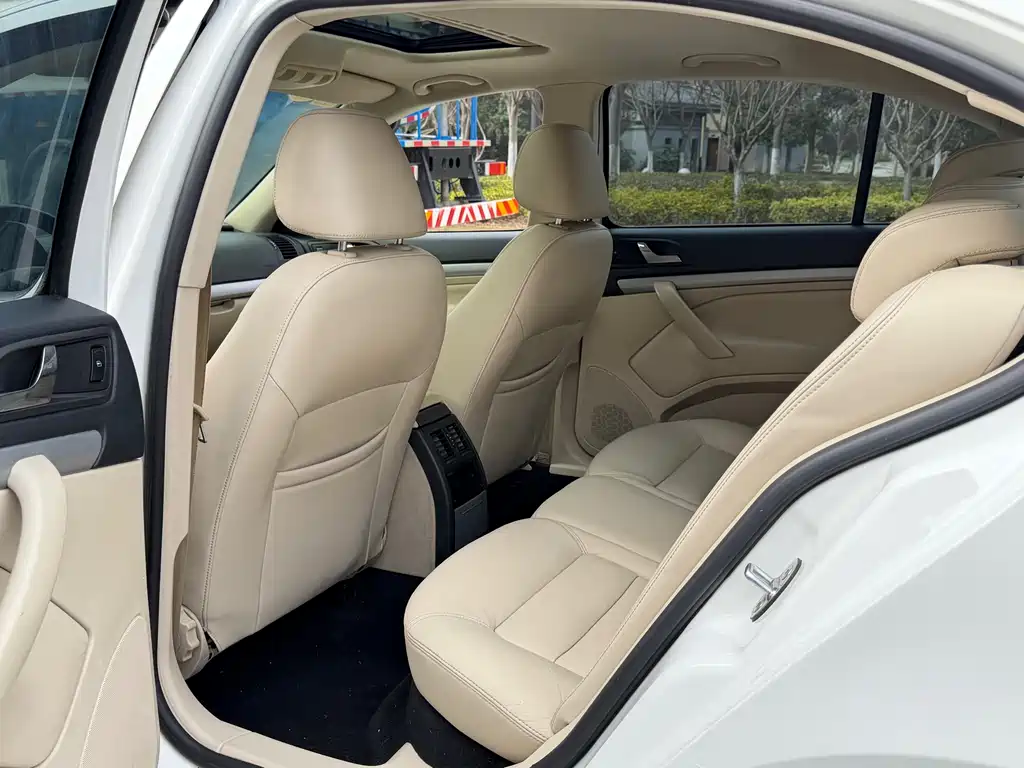Skoda Octavia 2015 — фото 9