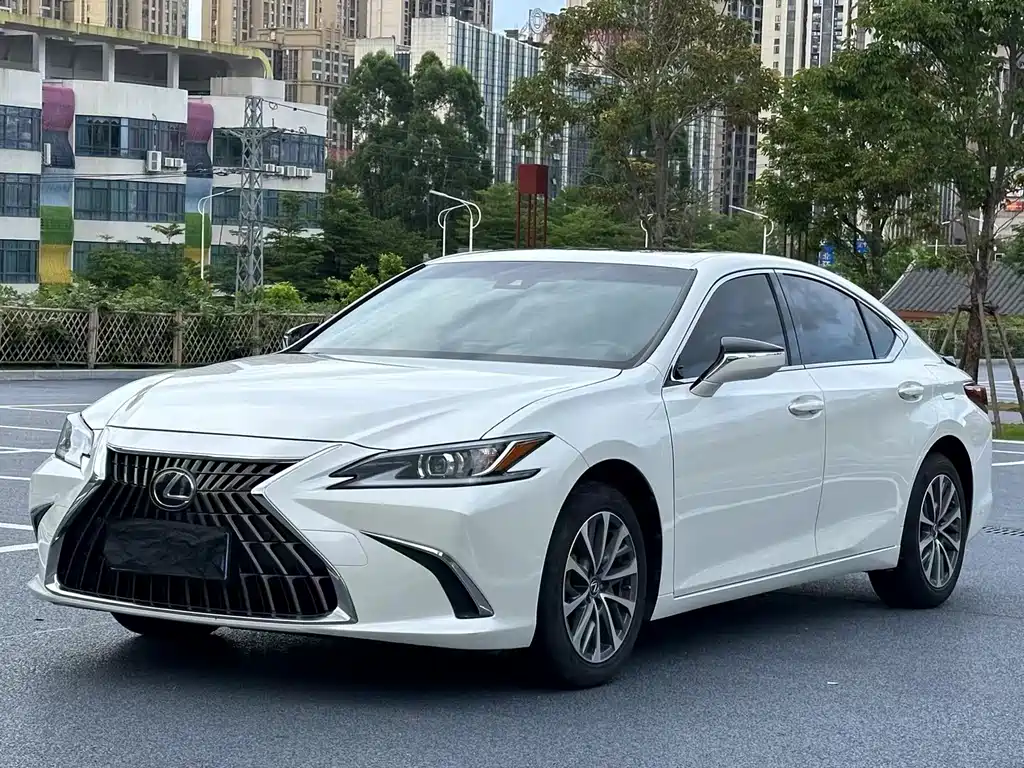 Lexus ES 2024