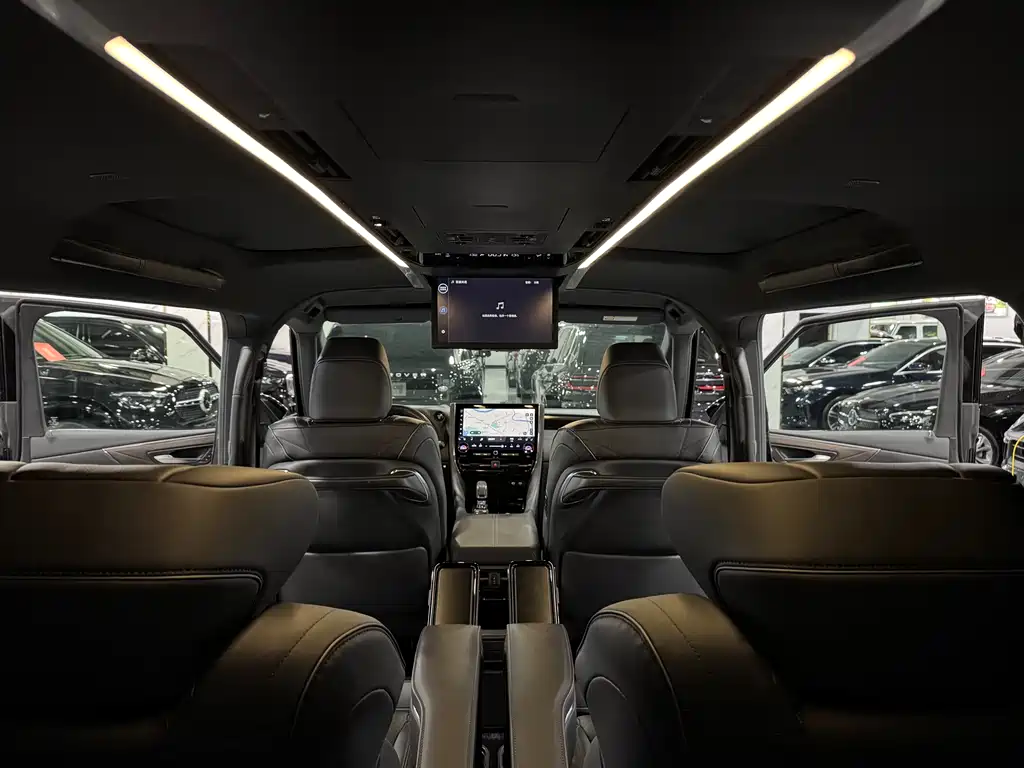 Toyota Vellfire 2024 — фото 9