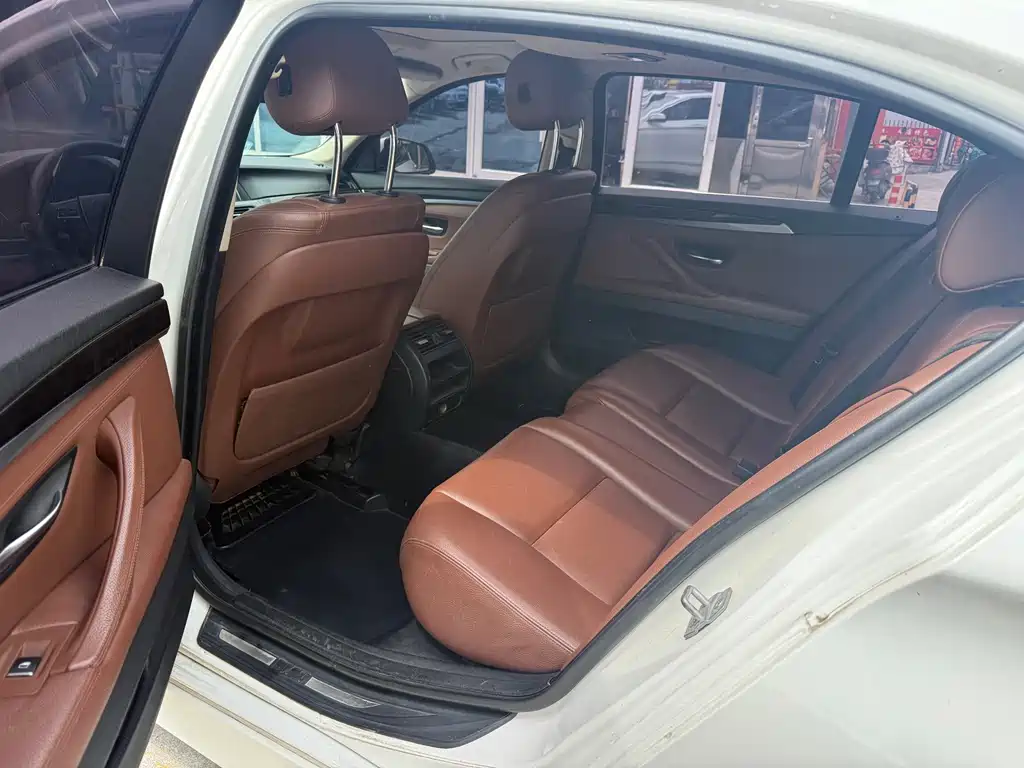 BMW 5 Series 2013 — фото 10