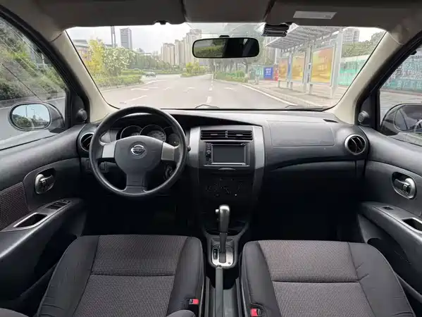 Nissan Livina 2012