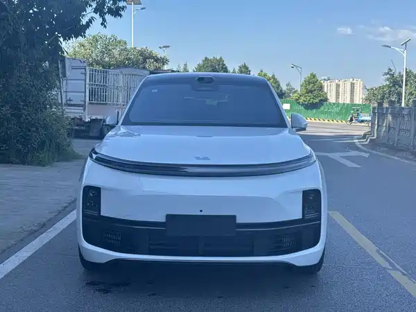 Li Auto L8 2025