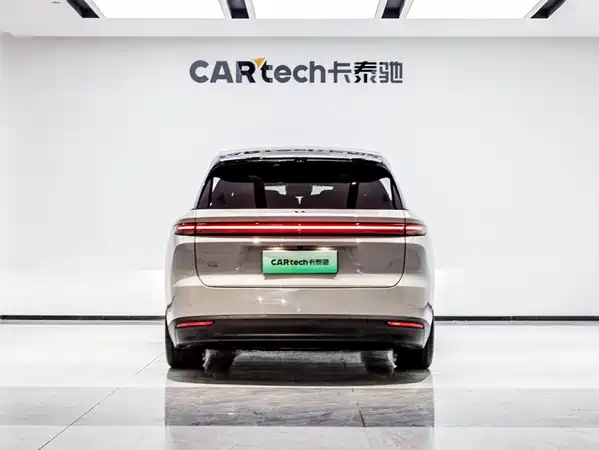 Li Auto i8 2025