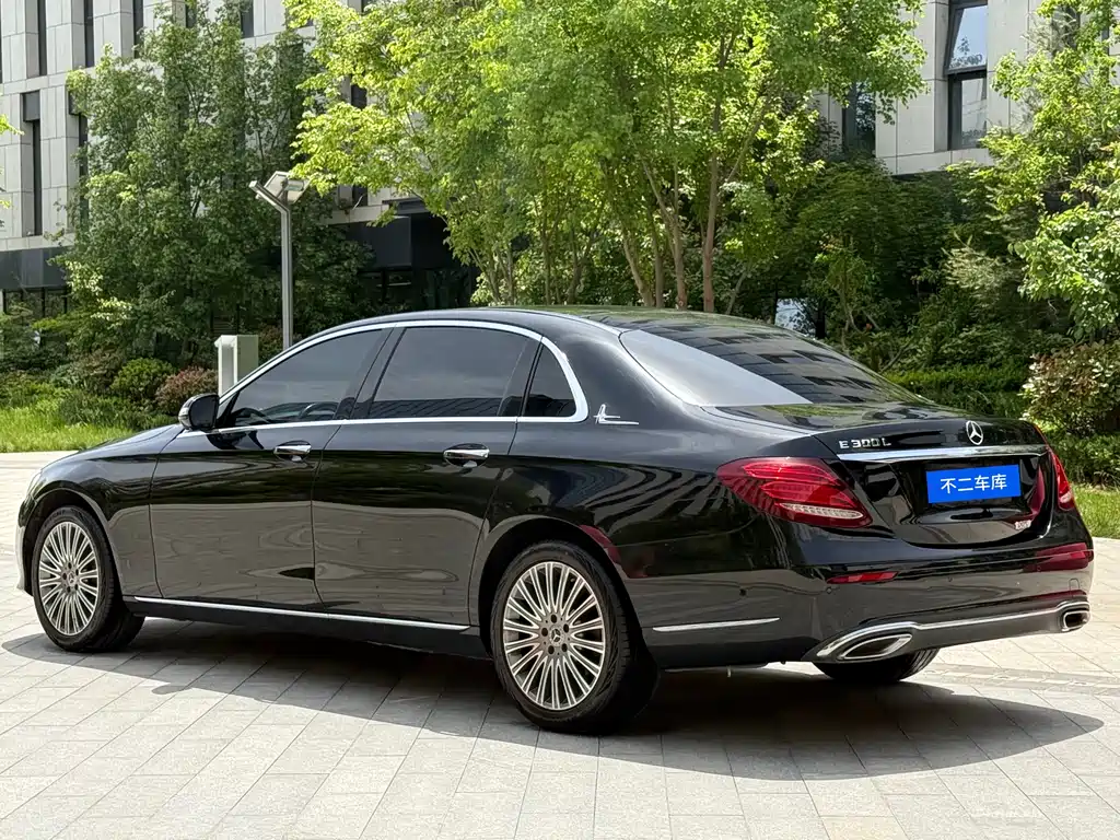 Mercedes-Benz E-Class 2020 — фото 33