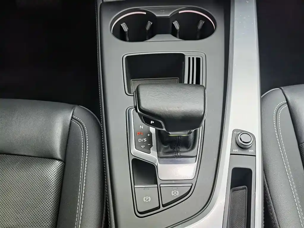 Audi A4L 2021 — фото 13