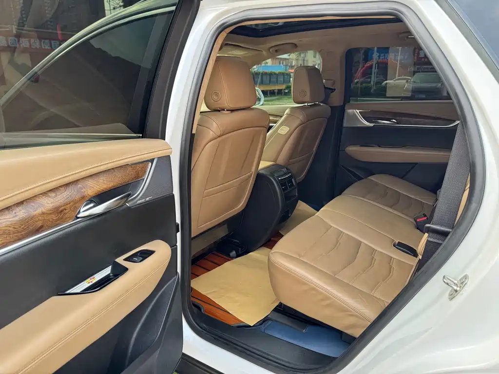 Cadillac XT5 2020 — фото 11