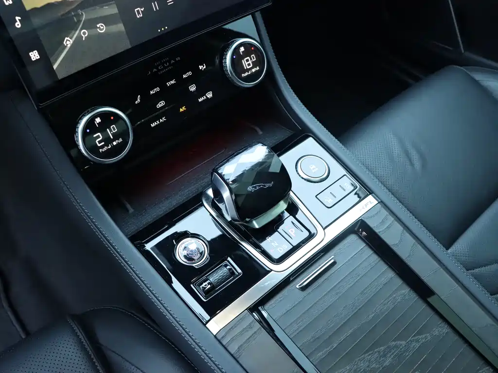 Jaguar XFL 2023 — фото 11
