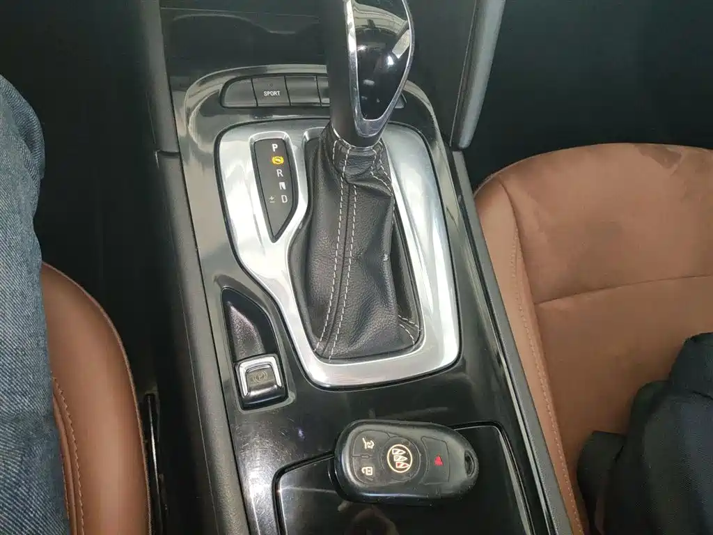 Buick Regal 2018 — фото 10