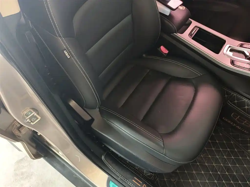 Geely Emgrand GS 2018 — фото 25