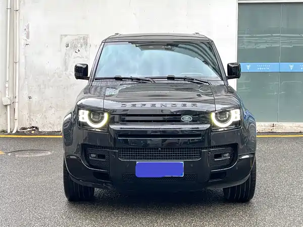 Land Rover Defender 2023