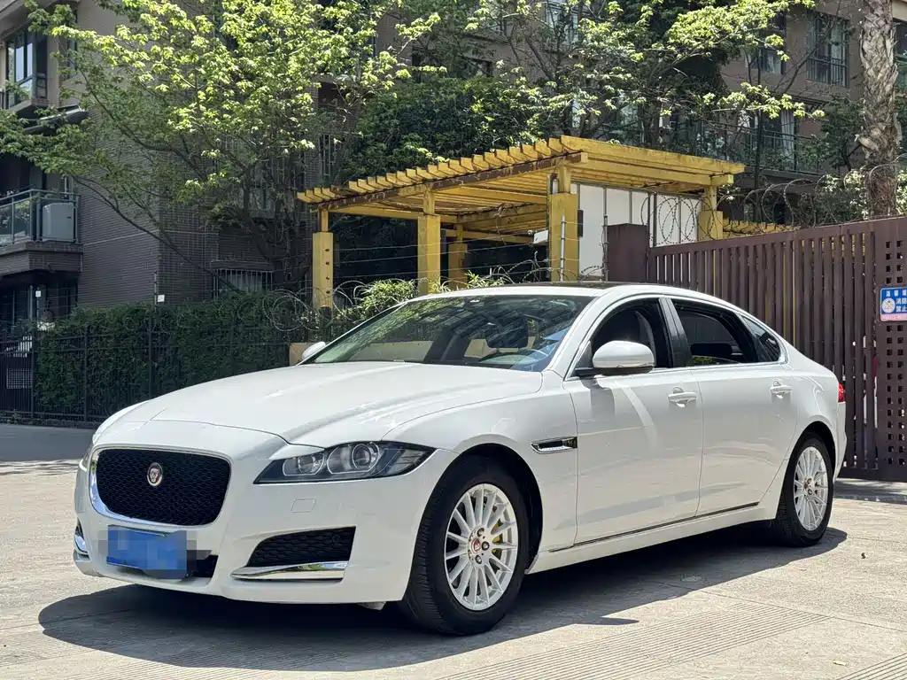 Jaguar XFL 2018 — фото 1