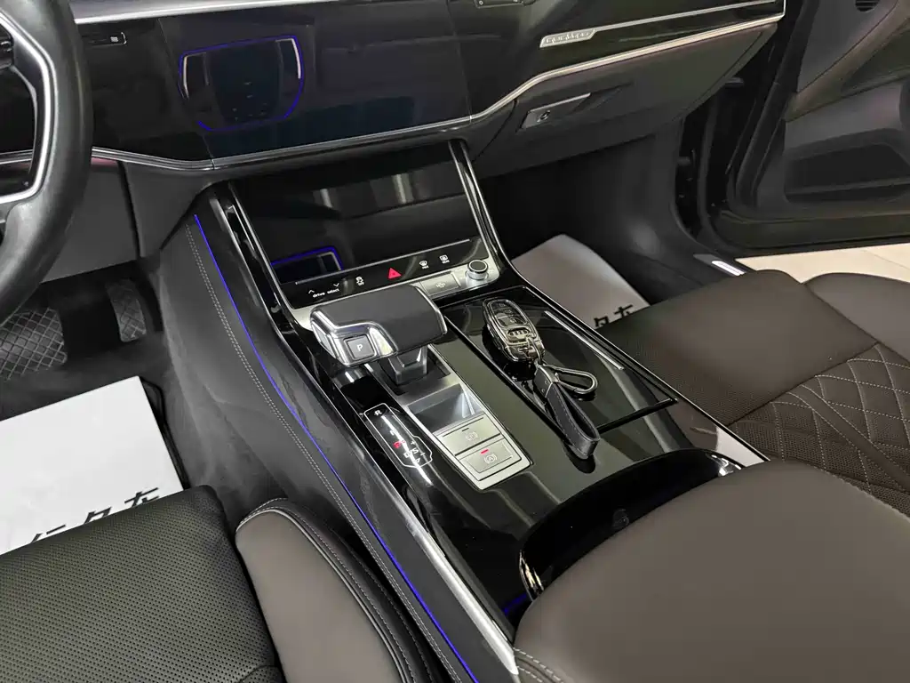 Audi A8 2023 — фото 16
