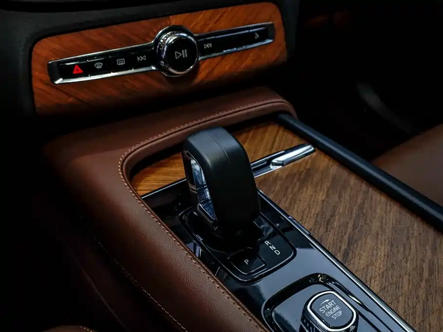 Volvo XC90 2023 — фото 29