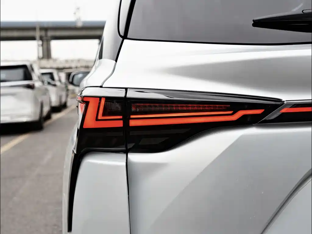 Toyota Granvia — фото 6
