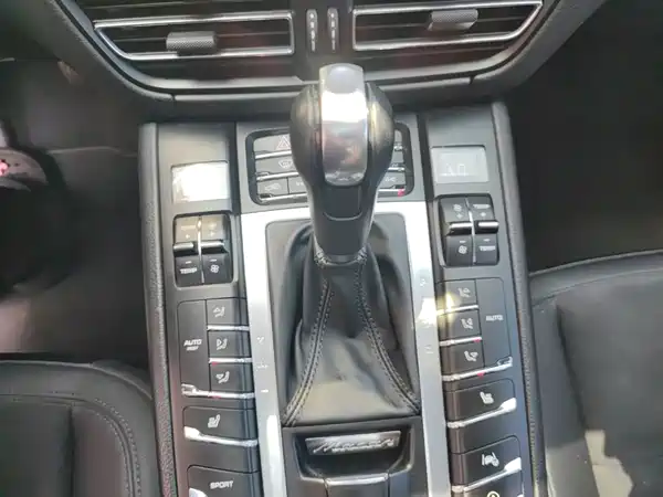 Porsche Macan 2021