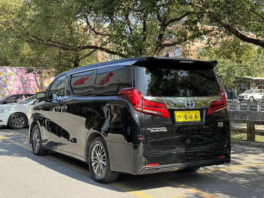 Toyota Alphard 2023 — фото 4