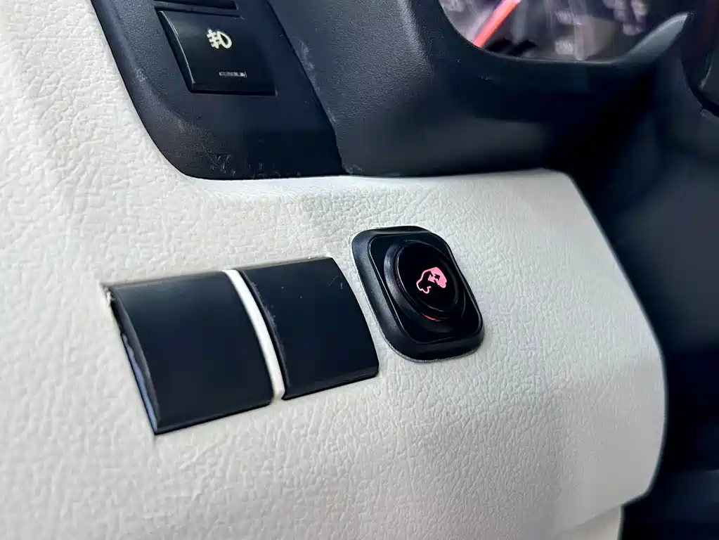 Toyota Hiace 2021 — фото 5