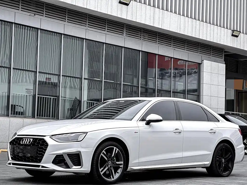 Audi A4L 2020 — фото 1