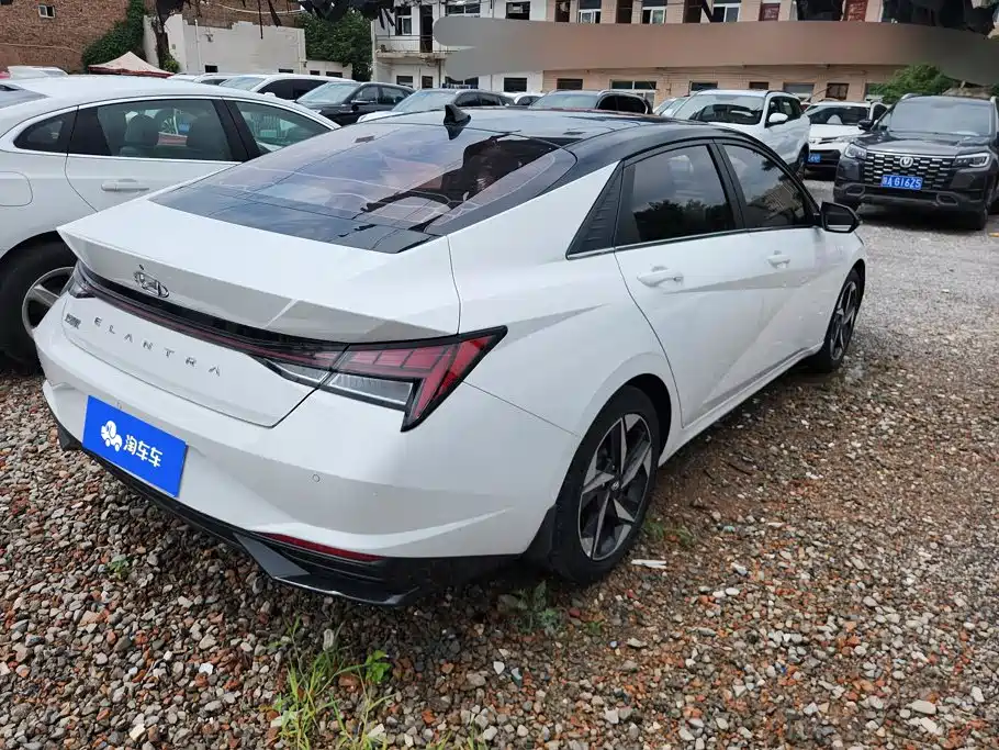 Hyundai Elantra 2021
