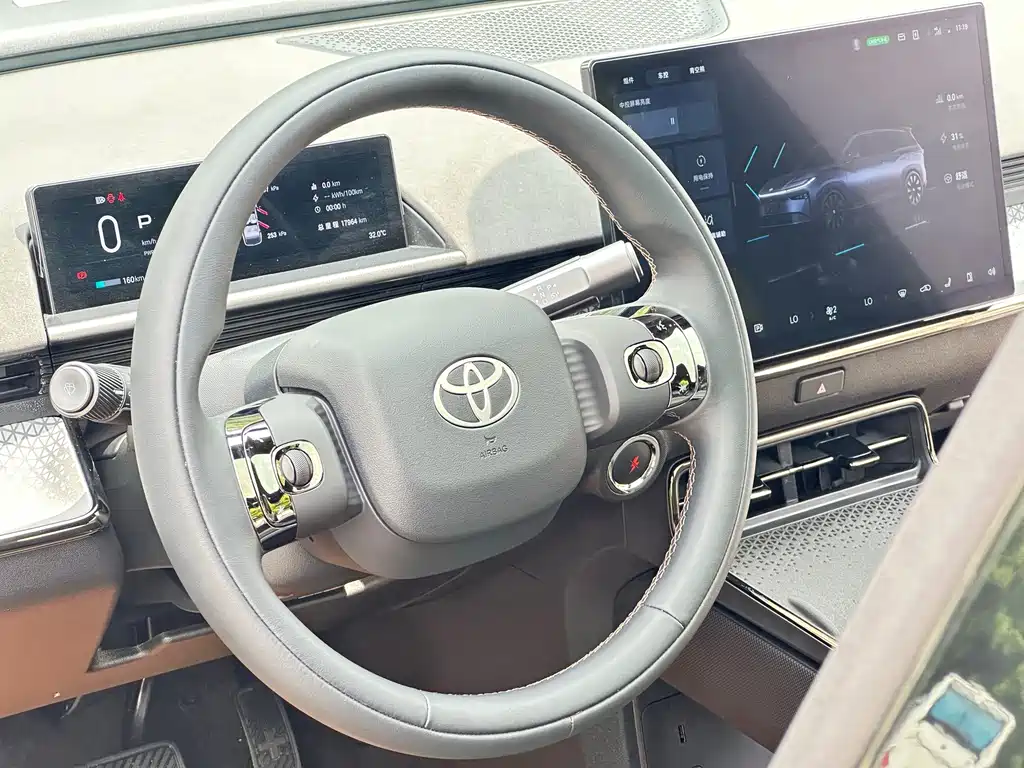 Toyota bZ3X 2025 — фото 10