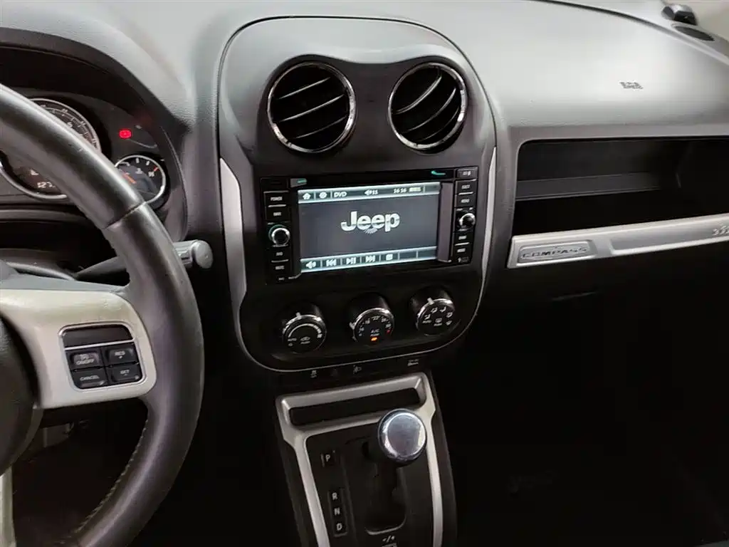 Jeep Compass 2015 — фото 13