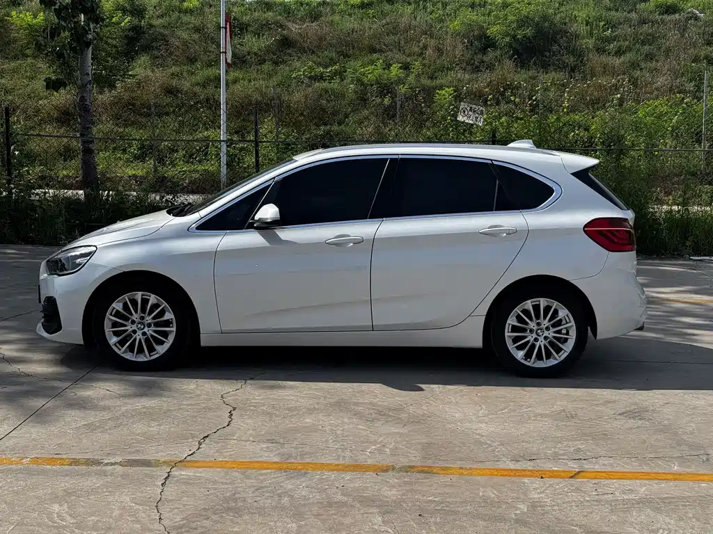 BMW 2 Series Station Wagon 2019 — фото 17