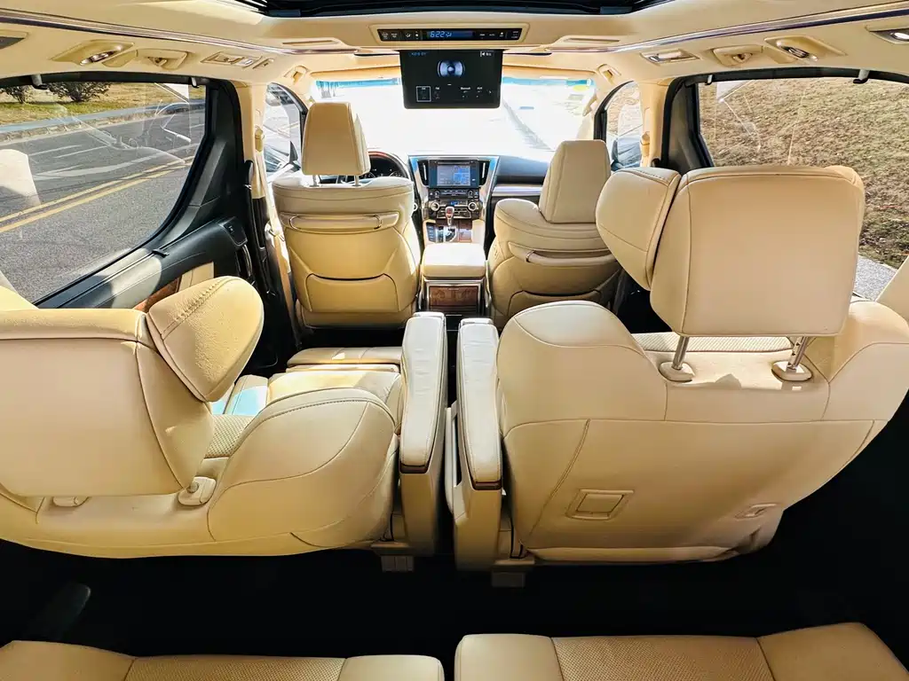 Toyota Alphard 2017 — фото 9