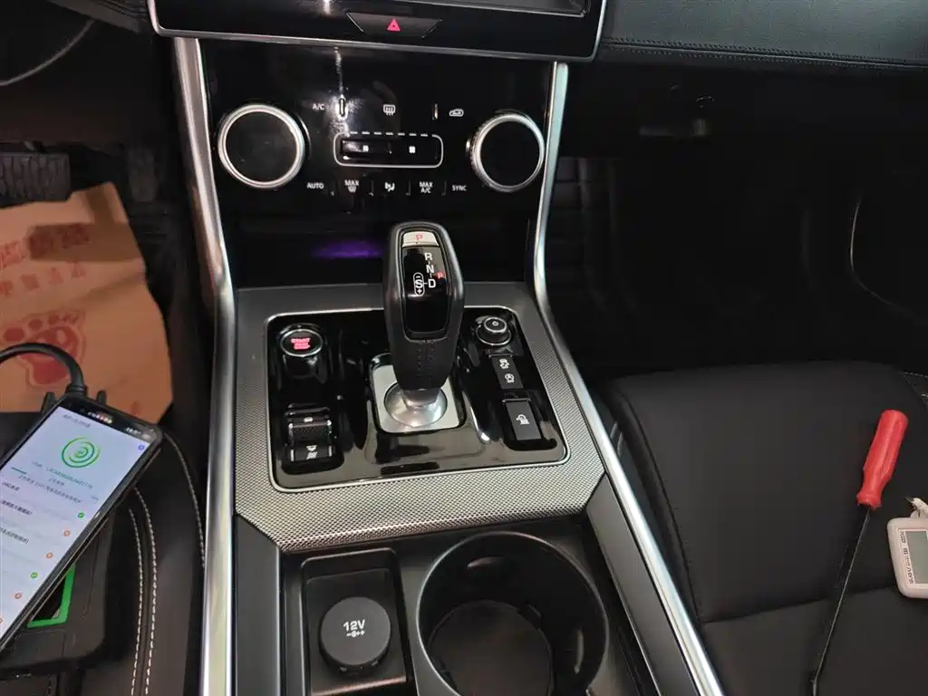 Jaguar XEL 2021 — фото 10