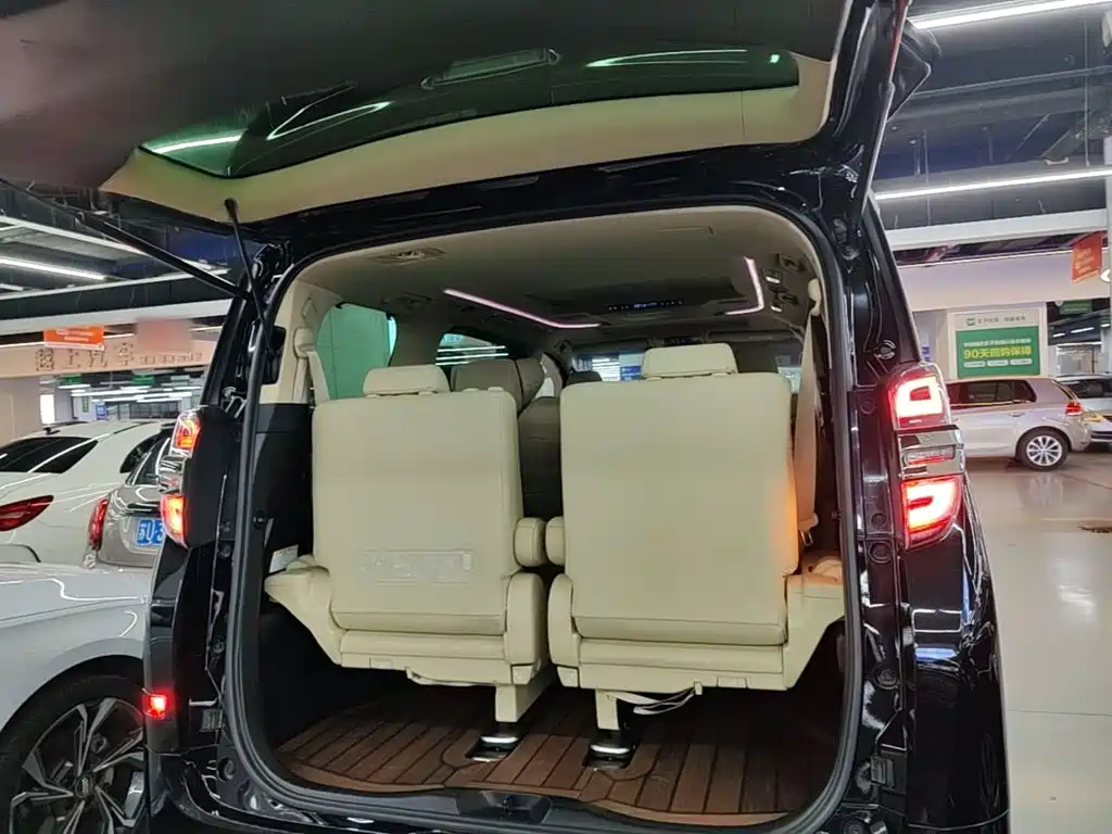 Toyota Vellfire 2022 — фото 19