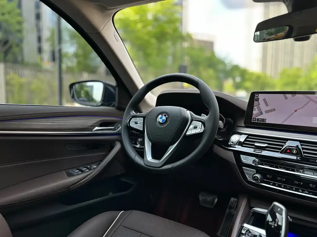 BMW 5 Series 2022 — фото 18