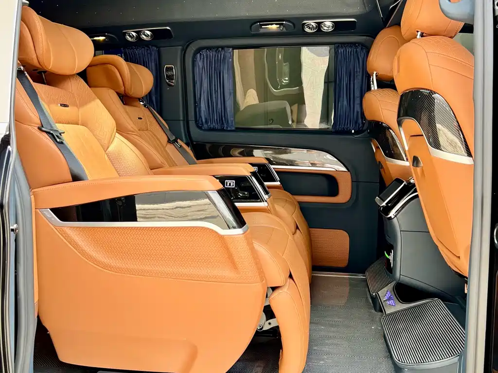 Mercedes-Benz V-Class 2023 — фото 9