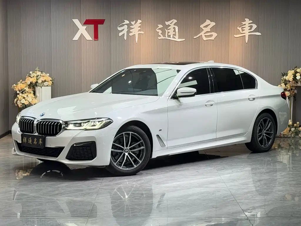 BMW 5 Series 2022 — фото 1
