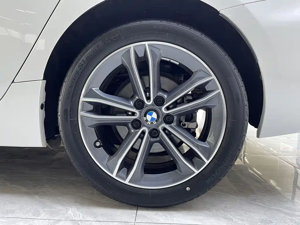 BMW 1 Series 2023 — фото 16