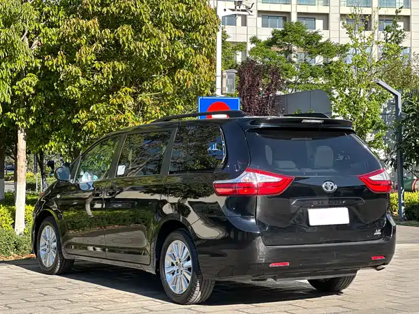 Toyota Sienna 2015