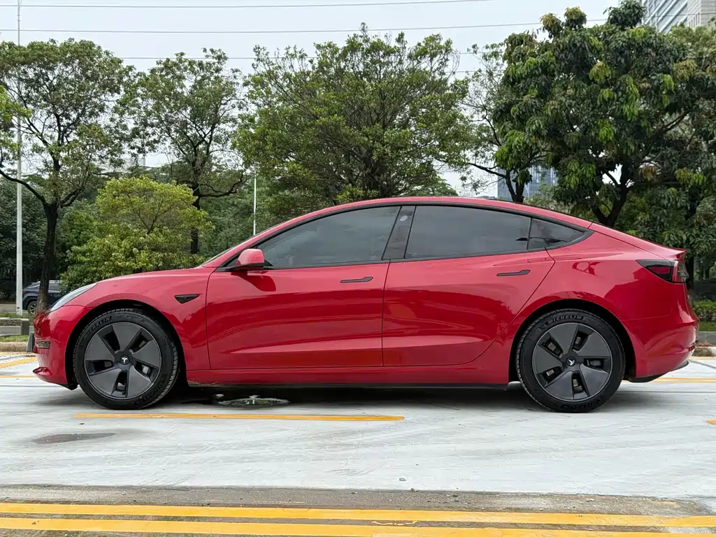 Tesla Model 3 2022 — фото 17