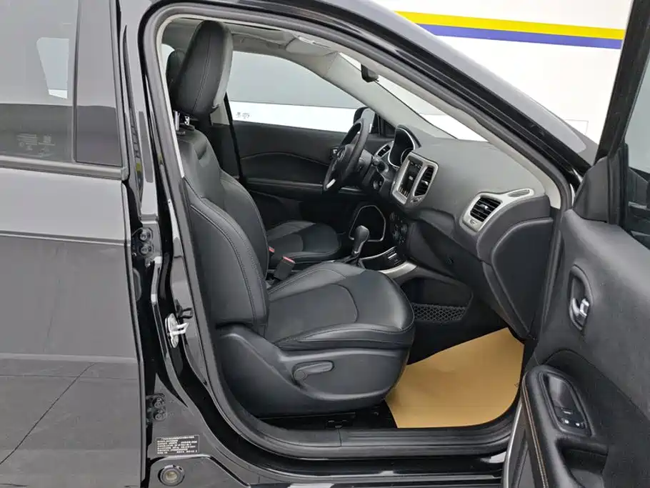 Jeep Compass 2020 — фото 8