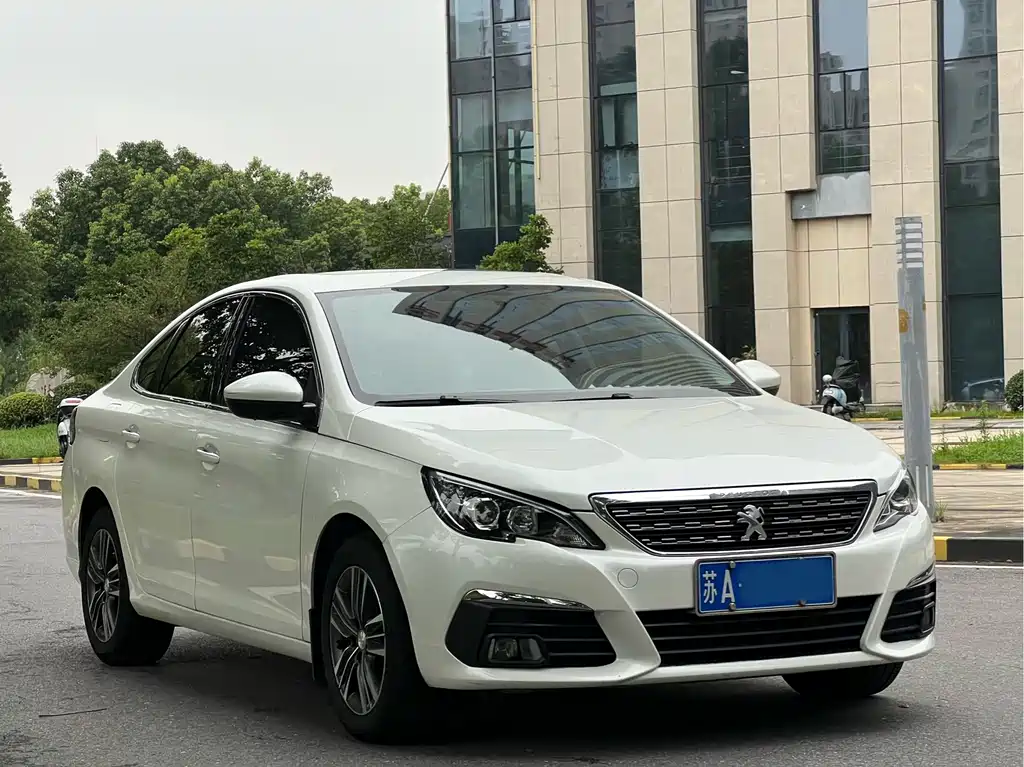 Peugeot 308 2017 — фото 2