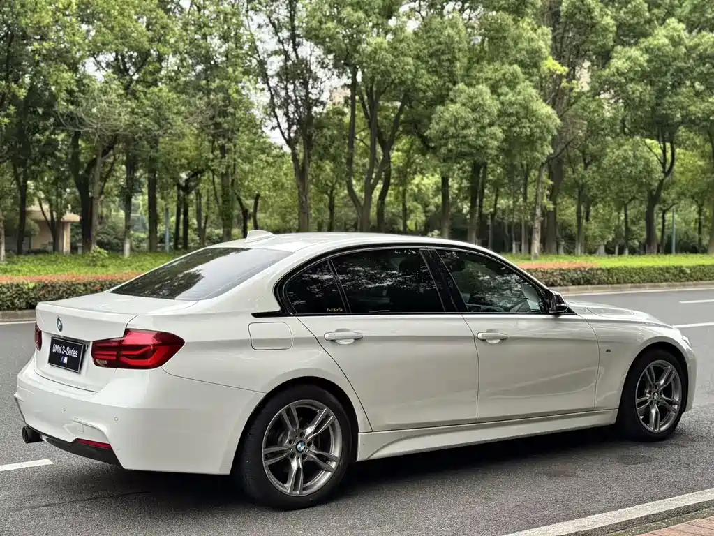 BMW 3 Series 2019 — фото 7