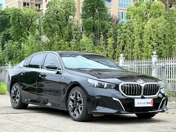 BMW 5 Series 2025