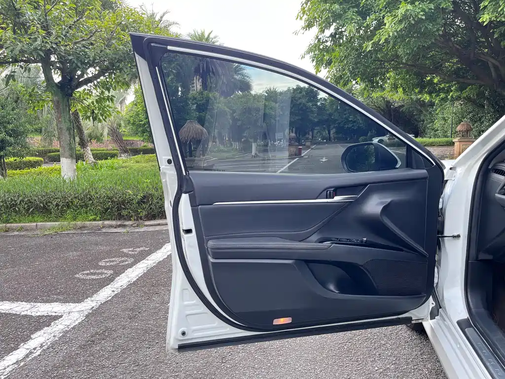 Toyota Camry 2023 — фото 13