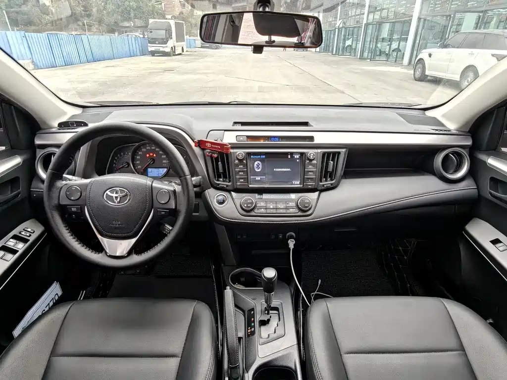 Toyota RAV4 2017 — фото 6