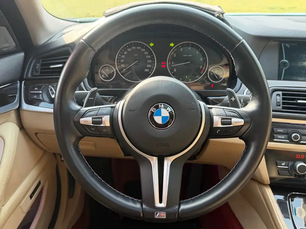 BMW 5 Series 2011 — фото 12