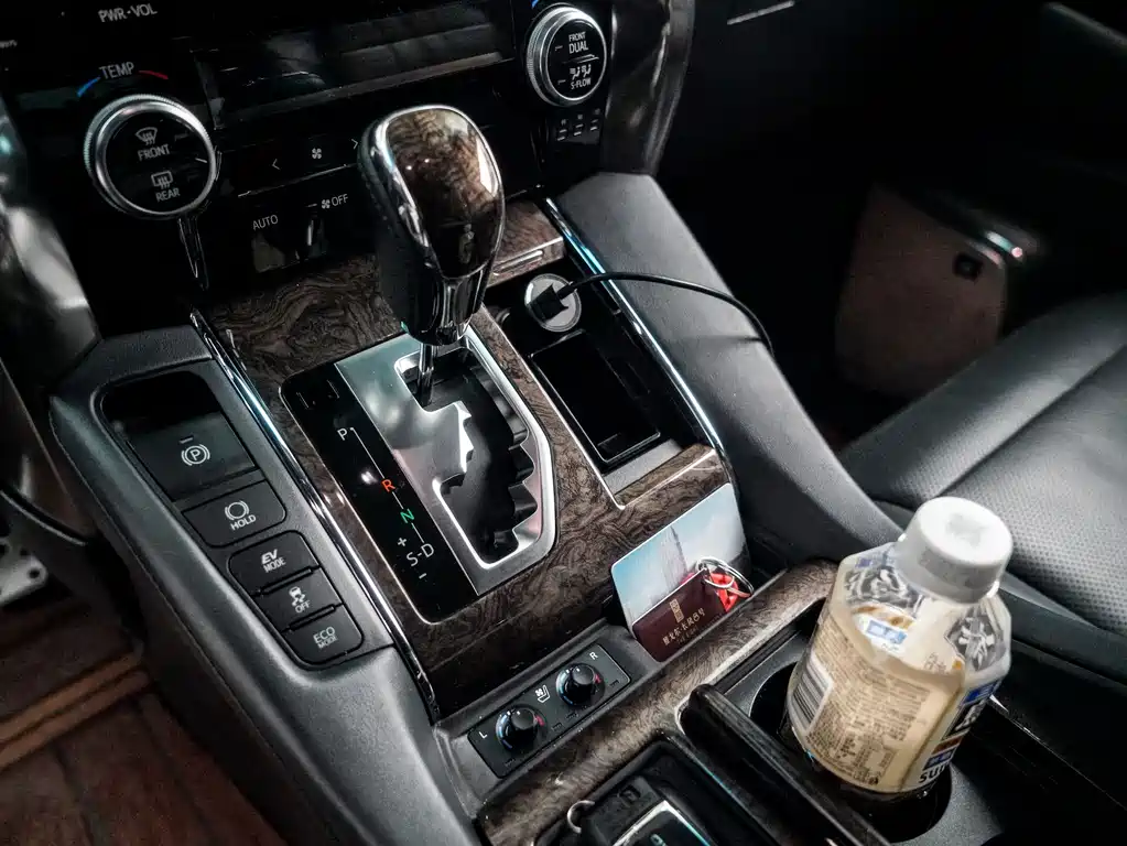 Toyota Alphard 2019 — фото 18