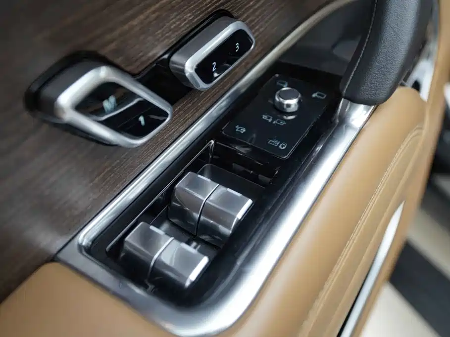 Land Rover Range Rover 2023 — фото 13