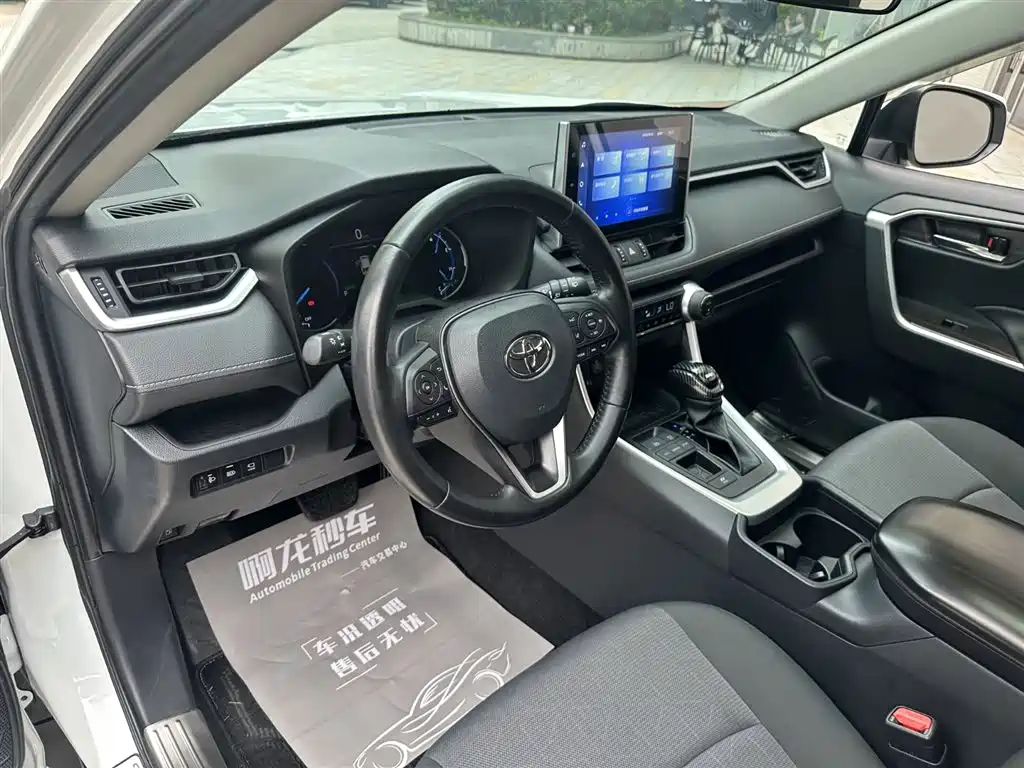 Toyota RAV4 2023 — фото 15