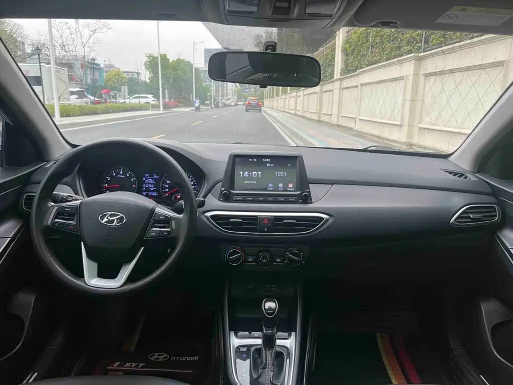 Hyundai Elantra 2018 — фото 8