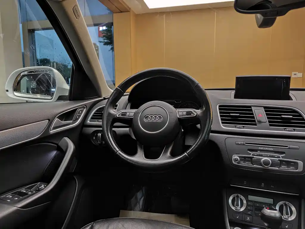 Audi Q3 2016 — фото 14