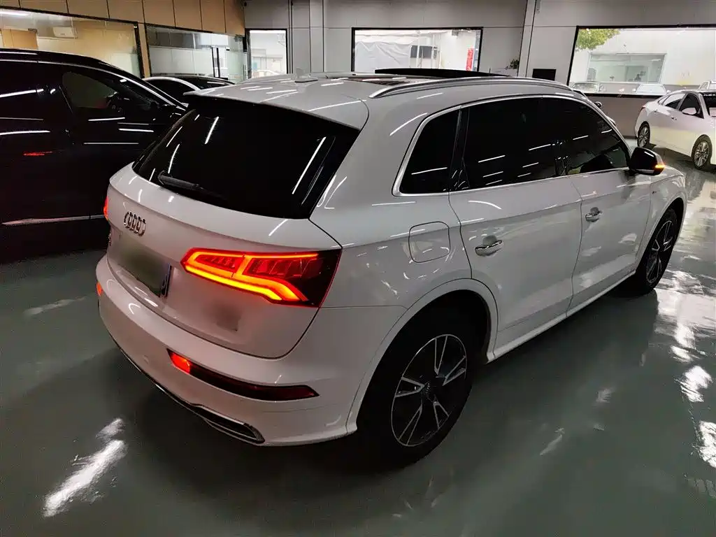 Audi Q5L 2020 — фото 7